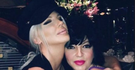 KONAČNO OSMIJEH NA LICU KARLEUŠE: Evo šta je usrečilo pjevačicu koja je plakala zbog gubitka majke