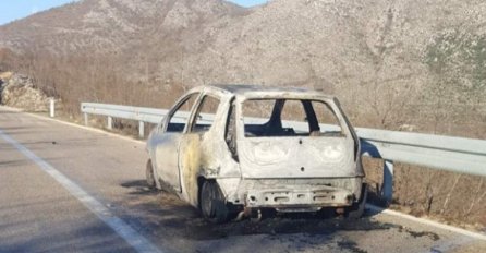 Na putu za Trebinje: Fiat se zapalio u vožnji i izgorio!