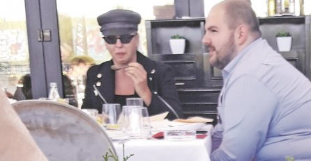 DUŠKO SE VRATIO U KINU, A SAD SU USLIKALI JELENU: Sva u crnom, smršala 10 kilograma, IZRAZ LICA SVE GOVORI (FOTO)