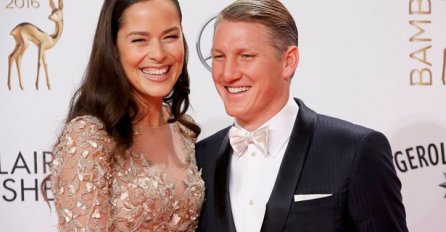 ANA IVANOVIĆ PONOVO TRUDNA?! POKAZALA STOMAČIĆ NA PLAŽI: Objavljene slike, POGLEDAJTE I UVJERITE SE SAMI (FOTO)