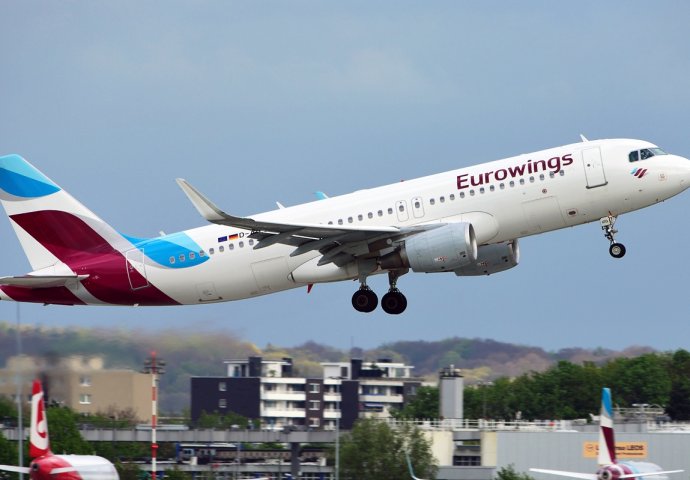 Iznad Aerodroma Sarajevo sudarili se avion i jato golubova, svjedoci mislili da AVION PADA!