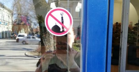 MUSLIMANIMA ZABRANJEN ULAZ: U Subotici postavljene naljepnice na kojima su precrtani minaret, džamije i polumjesec