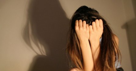 "Mrzim svoju porodicu. Živim sa sestrom i mamom, tata radi 3 god u inostranstvu i rijetko ga viđam, a i kad ga vidim bolje da ne. Nekako jedva isplaniramo da odemo na more svi četvoro porodično i šta se desi..."