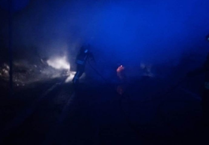 Zapalilo se vozilo na magistralnoj cesti M-17 u mjestu Međine