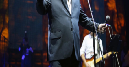 VELIKA TRAGEDIJA, PUCAO SEBI U GRUDI: Legendarni pjevač pokušao da izvrši SAMOUBISTVO!