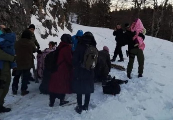 UŽASNE SCENE NA GRANIČNOM PRELAZU: U šumi između Crne Gore i BiH pronađeno 10 migranata u teškom stanju