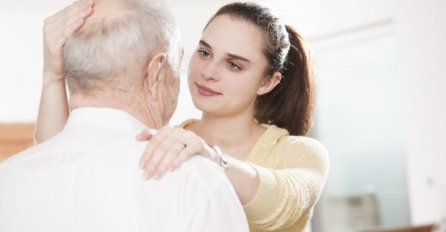 Deda (61) kupio djevojku (19) iz Albanije i SMISLIO ČUDAN PLAN, a tek kad čujete koliko je platio mladu