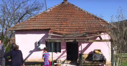 Majka u krevetu leži nepokretna 19 godina, sestra se kupa u štali: Siromašnu porodicu napala bolest, a svaki dan strepe  od ovoga