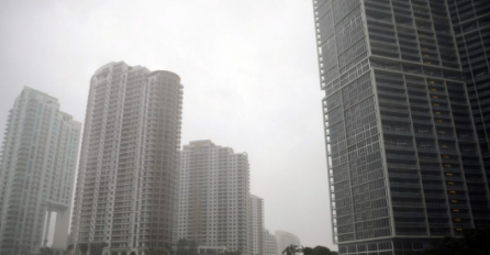 Skoro 22.000 ljudi nema struje u Floridi