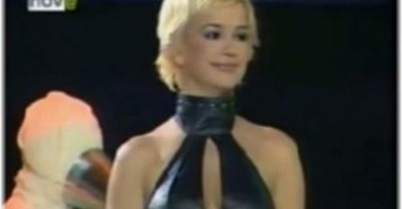 Bila je prava djevojčica, a danas je jedna od NAJATRAKTIVNIJIH PJEVAČICA NA SCENI: Da li je možete prepoznati?