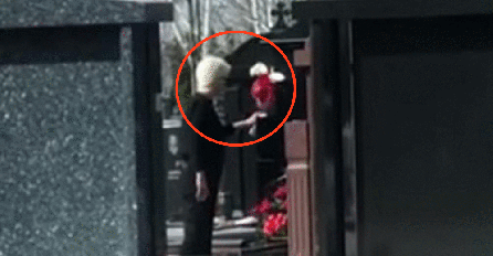 JELENA PLAKALA NA SAV GLAS I NEPOMIČNO GLEDALA U MAJČIN GROB: A onda su je uslikali KAKO OVO RADI! (FOTO)