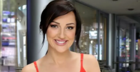 ALEKSANDRA PRIJOVIĆ NAKON ROĐENJA SINA OBJAVILA PRVU PORODIČNU FOTOGRAFIJU: Svi su gledali u ovaj detalj