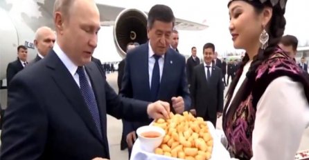 PUTINA DOČEKALI SA UŠTIPCIMA I MEDOM: O njegovoj reakciji sada svi pričaju 