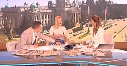 SRĐANE, ŠTA MI TO RADIŠ, MUK U STUDIJU: Jelena Rozga razotkrila  U PROGRAMU UŽIVO šta joj je VODITELJ URADIO ISPOD STOLA! (VIDEO) 