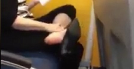 ONO ŠTO JE OVA ŽENA URADILA U VOZU, ZGROZILO JE SVE:  Od ovoga se u sekundi PREVRNE ŽELUDAC