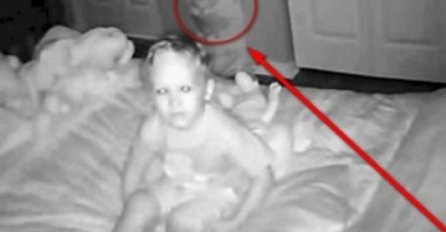 DJEČAK JE REKAO RODITELJIMA DA NEKO PRIČA S NJIM TOKOM NOĆI: Kada je majka pogledala snimak, POČELA SE TRESTI OD STRAHA (VIDEO)