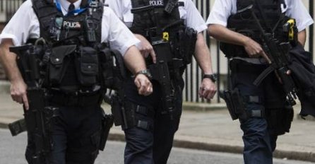 Incident u Londonu: Policija ušla u džamiju kako bi uhvatila osumnjičene