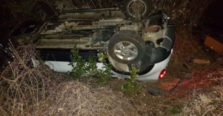 STRAŠNA NESREĆA: Auto se prevrnuo na krov, teško povrijeđena djevojka, ljekari joj se bore za život