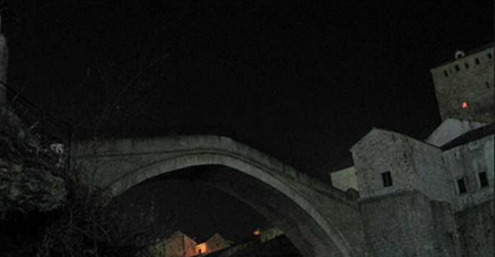 Bh. gradovi utonuli u mrak za spas planete Zemlje