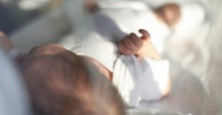 Žena u 61. godini rodila vlastitog unuka svom sinu i njegovom suprugu