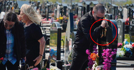 JUTROS SU USLIKALI ZORANA MARJANOVIĆA NA JELENINOM GROBU: Pogledajte šta je uradio kad je mislio da ga NIKO NE GLEDA! (FOTO)