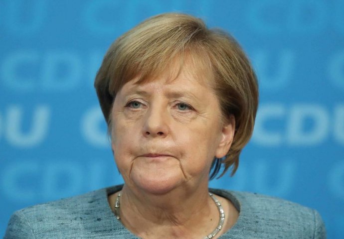 Angeli Merkel ponovo pozlilo tokom zvanične ceremonije