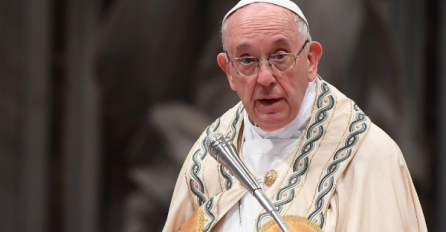 Papa Franjo dozvolio muslimanima da molitvu obavljaju u crkvama