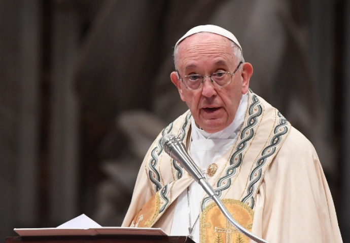 Papa Franjo dozvolio muslimanima da molitvu obavljaju u crkvama