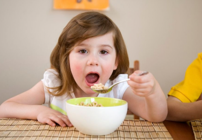 STRUČNJACI SAVJETUJU: Roditelji, ne tjerajte djecu da pojedu baš sve s tanjira