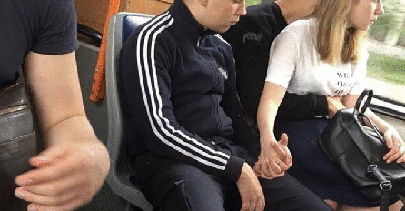 NEKO JE USLIKAO OVAJ PAR I OBJAVIO NA INTERNETU: Ljudi vrište od smijeha, VIDITE LI  OVAJ BLAM GODINE? (FOTO)