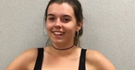 PROFESORICA IZBACILA UČENICU SA ČASA KAD JE VIDJELA KAKO SE OBUKLA: Kad je spustila pogled na majicu, DOŠLO JOJ ZLO! (FOTO)