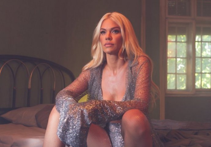 NATAŠA BEKVALAC U BOLOVIMA, JEDVA USTAJE IZ KREVETA: Skinula je odjeću, a kad je ovo ugledala na sebi, ZANIJEMILA JE (FOTO)