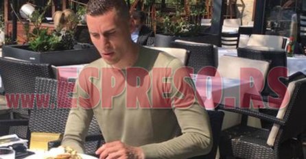 SAKRIO SE DA GA NIKO NE VIDI: Ognjen Vranješ čekao KARLEUŠU, pa uhvaćen u AKCIJI, ISPLIVALE SLIKE! (FOTO)