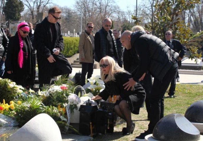 NAKON TRAGIČNE SMRTI, SLAVLJE U PORODICI: Stigla PRINOVA, sa PRAVIM srpskim, STARINSKIM imenom!