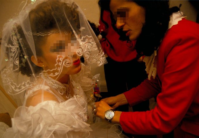 SRBI KUPUJU ALBANKE KAO LUDI: Cijena od 2.000 do 3.000 eura,  za udaju se kupuju DJEVOJČICE OD 10 DO 12 GODINA!