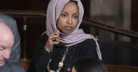 Prvoj pokrivenoj muslimanki u Kongresu prijećeno bombom