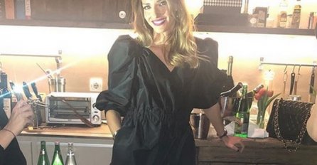 JOVANA U PREKRATKOM ŠORCU POKAZALA NOGE, ALI SVI SU GLEDALI U NJENE ČARAPE I CIPELE: "Kakva si ovo izašla napolje?" (FOTO)