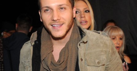 Nije znao šta ga je snašlo: Ona je Sašu Kovačevića POLJUBILA u usta, pogledajte kako je REAGOVALA njegova DJEVOJKA! (VIDEO)