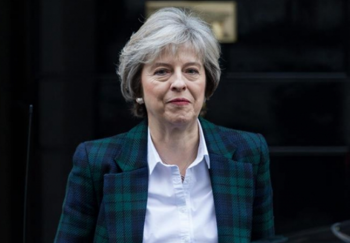 Premijerka Theresa May tražila od Merkel da joj pomogne odgoditi Brexit