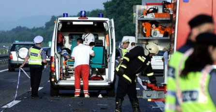 Stravičan sudar: Ima mrtvih, zatvorena cesta za sav promet