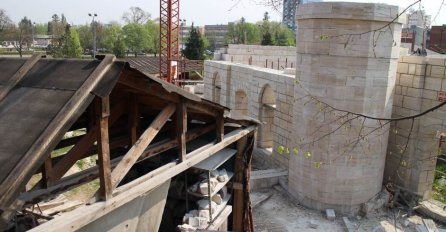 Vandalizam u Banjaluci: Na džamiji osvanuli uvredljivi sadržaji