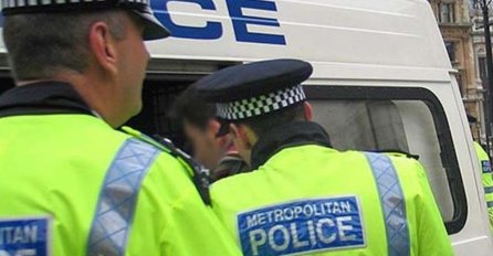 Trinaest povrijeđenih policajaca prebačeno u bolnicu: Napali ih tinejdžeri