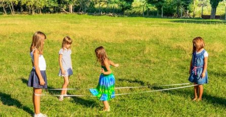 STATUS OVOG OCA DANAS SVI DIJELE: Žal za vremenom kada se žvaka vraćala kao kusur, a napolju igralo do mraka!