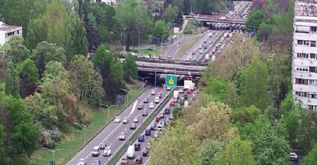 HAOS NA AUTOPUTU, KOLONA DUGA ŠEST KILOMETARA: Saobraćaj blokiran, OGLASILA SE HITNA POMOĆ