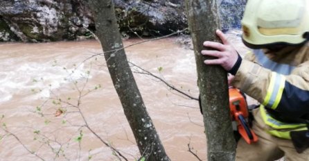Isplivale potresne slike s mjesta pogibije četiri žene na putu Sarajevo - Pale: Automobil je sletio u provaliju, prizor koji ledi krv u žilama