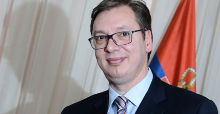 Dok traju masovne demonstracije u Beogradu, pogledajte šta radi Vučić, JESU LI OVO SRBI ZASLUŽILI?!