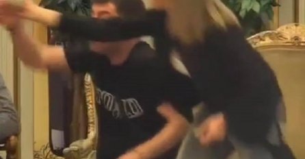 ČUO SE VRISAK, KRV NA SVE STRANE: On je pogođen u oko, svi jure da mu pomognu, POGLEDAJTE ŠTA SE DEŠAVA