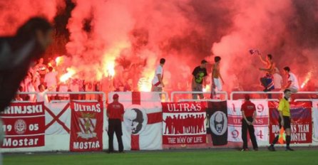 Pripadnici navijačke grupe Ultras prevrtali stolove u Mostaru i vikali: “GDJE STE BALIJE, IZAĐITE!"
