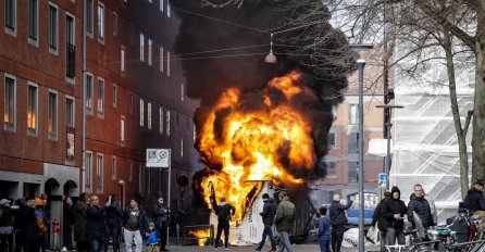 Danski desničar ponovo zapalio Kur'an! Otišao je u dio grada gdje žive Muslimani i počinio je nešto što je ZGROZILO SVIJET! 