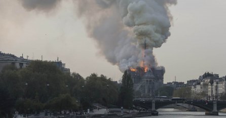 DRAMATIČNI PRIZORI: Gori katedrala Notre Dame u Parizu (VIDEO)
